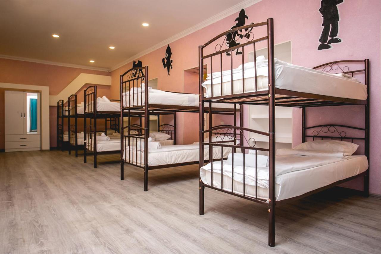 Sherlock Holmes Hostel Baku Exterior photo